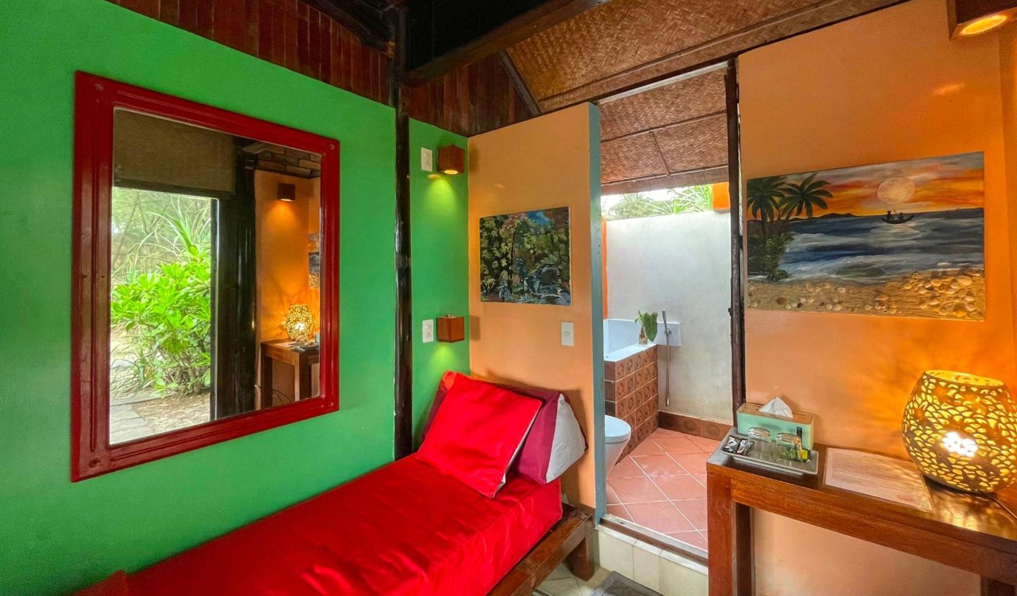 Villa Louise Hue Beach Boutique Hotel Стая снимка