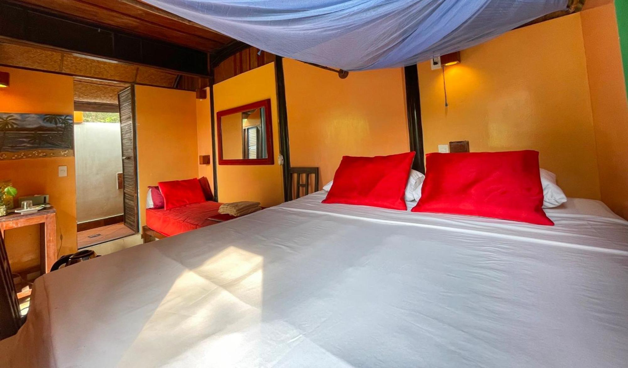 Villa Louise Hue Beach Boutique Hotel Стая снимка