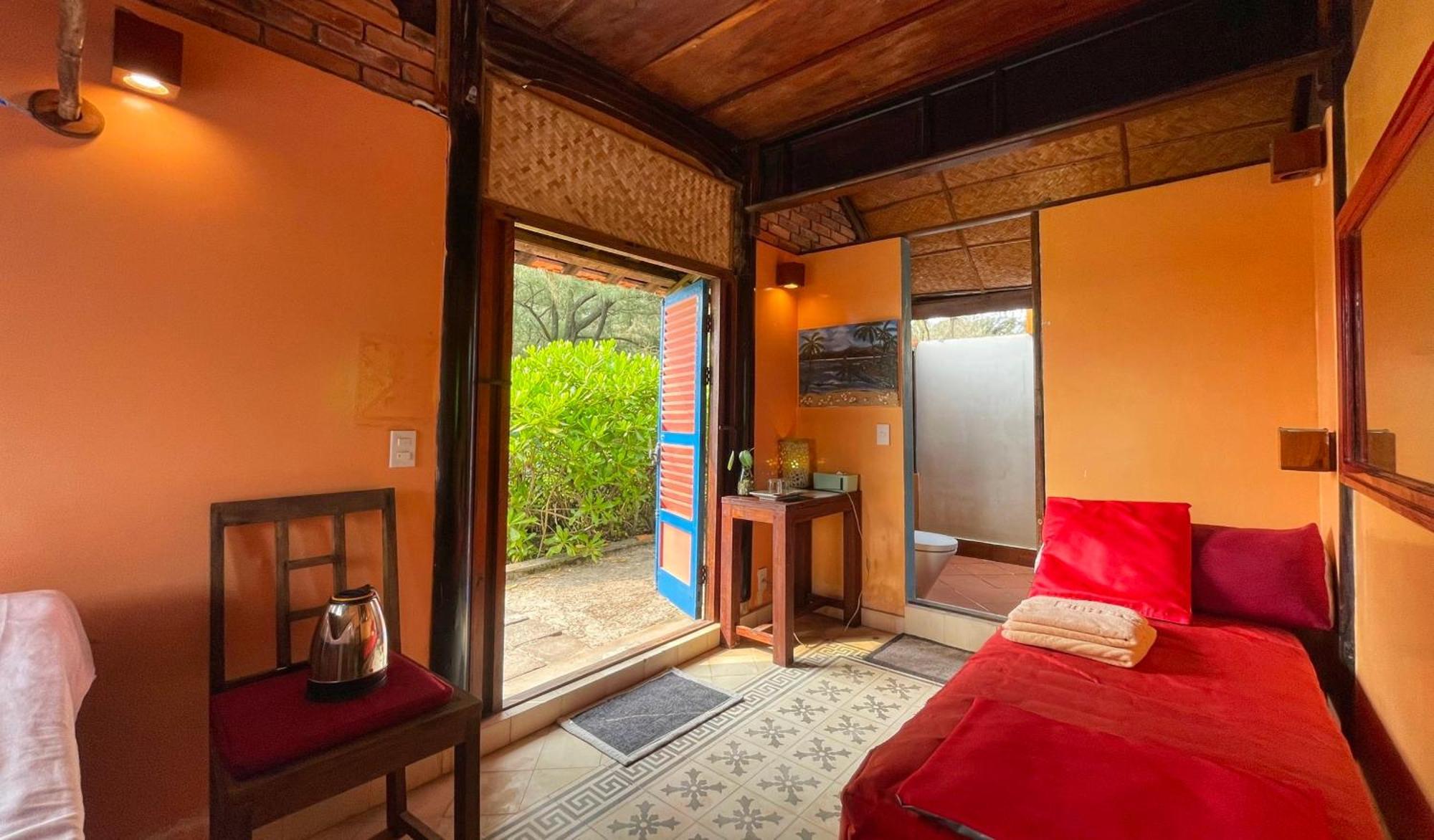 Villa Louise Hue Beach Boutique Hotel Стая снимка